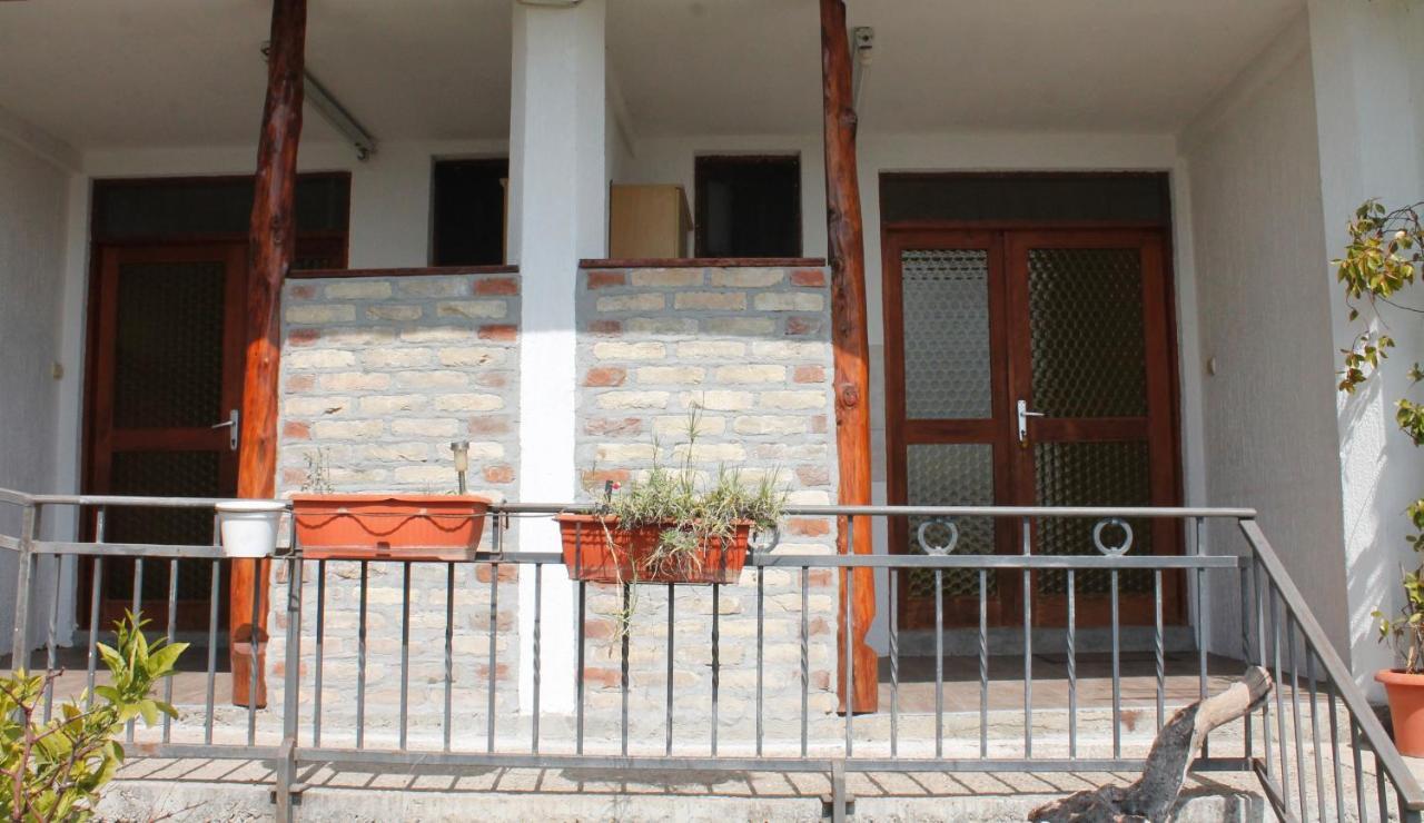 Pataki Studios Petrovac Eksteriør bilde